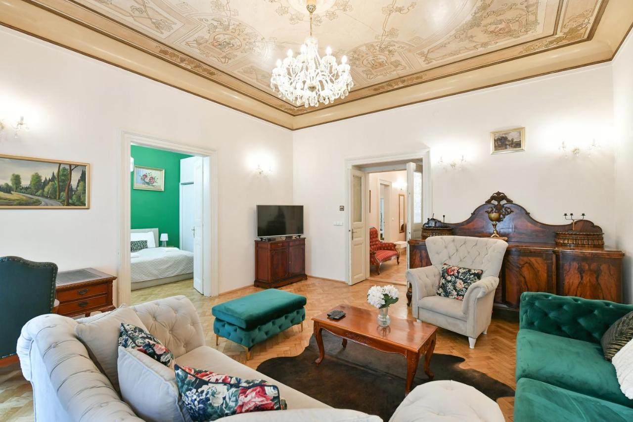Stunning Charles Bridge Apartment Praha Eksteriør bilde