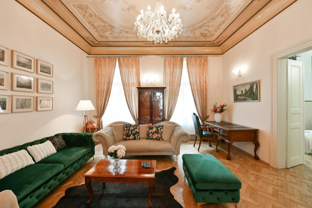 Stunning Charles Bridge Apartment Praha Eksteriør bilde