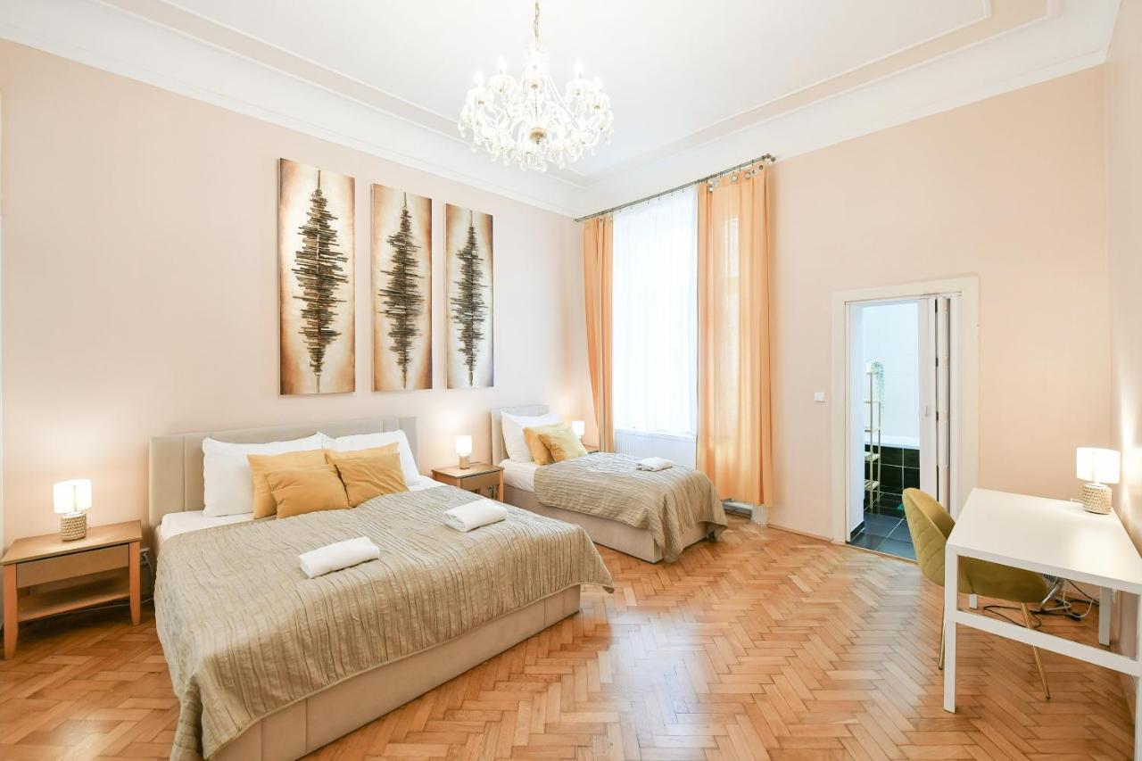 Stunning Charles Bridge Apartment Praha Eksteriør bilde