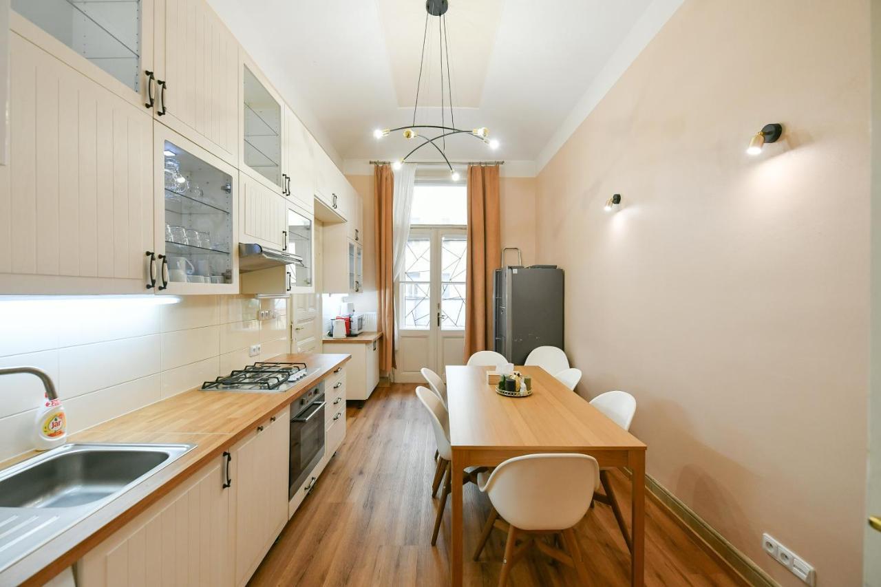 Stunning Charles Bridge Apartment Praha Eksteriør bilde