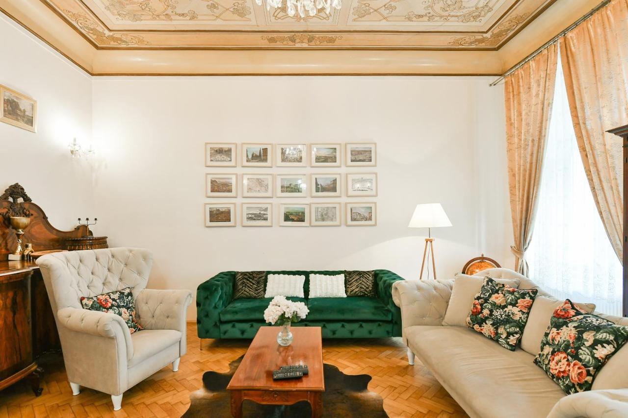 Stunning Charles Bridge Apartment Praha Eksteriør bilde