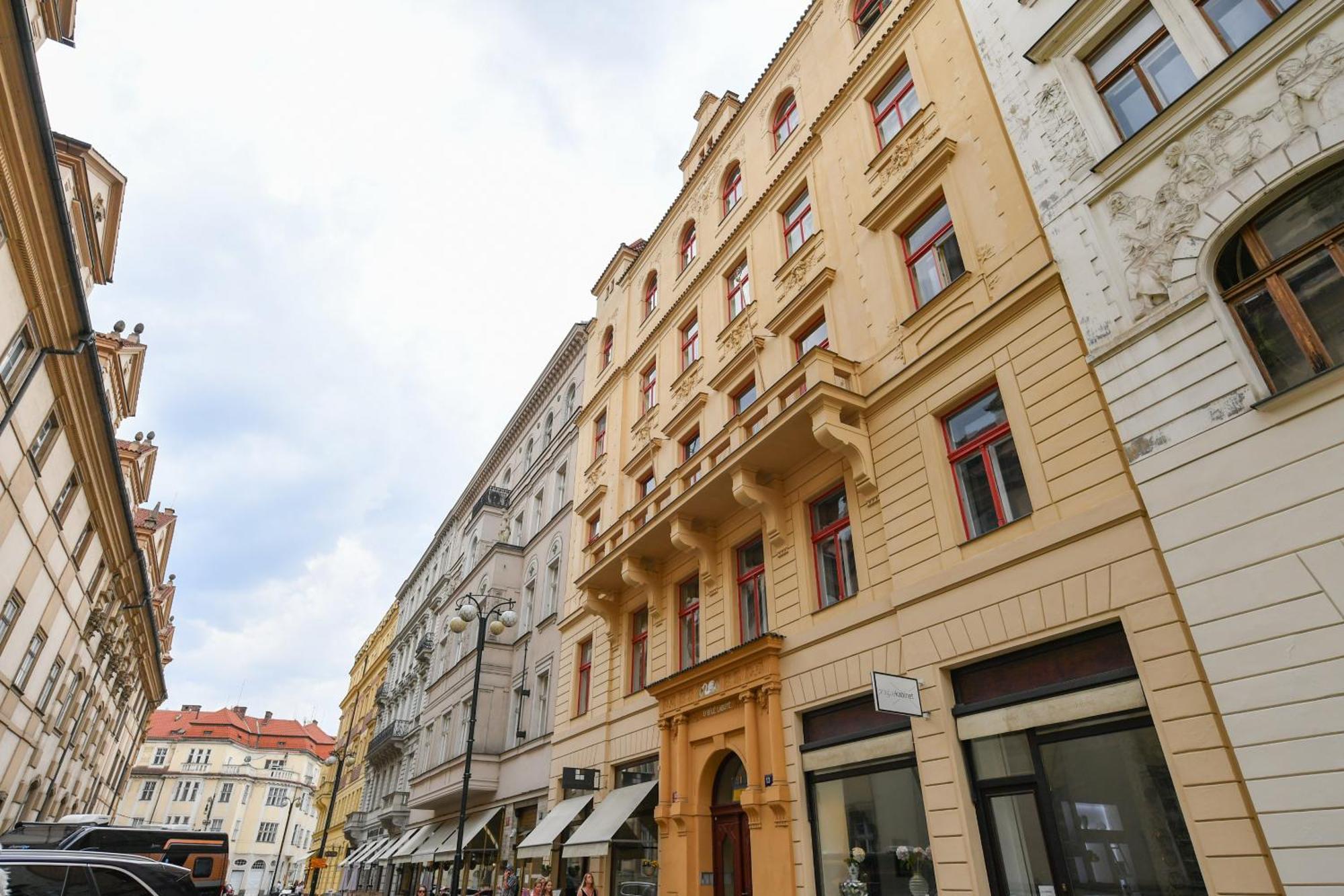 Stunning Charles Bridge Apartment Praha Eksteriør bilde